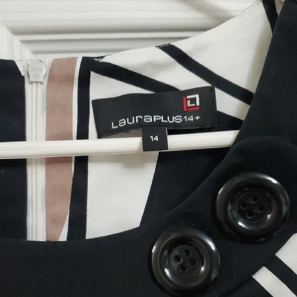 Chic Abstract Patterned Midi Dress - Picture 4 of 5